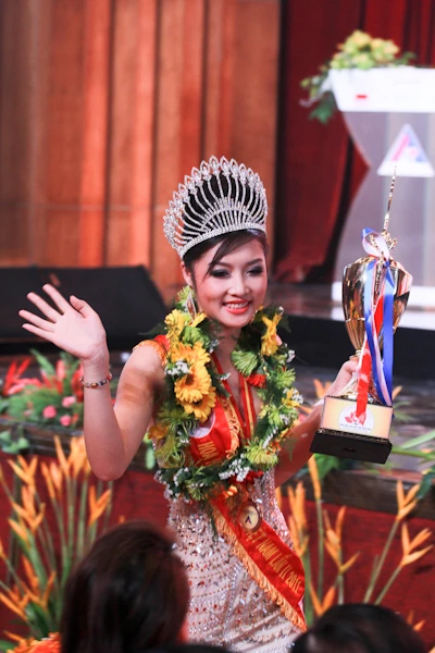 Hoa hậu Triệu Thị Hà có “lạc đề” khi thi ứng xử? ảnh 1 Hoa hậu Triệu Thị Hà có “lạc đề” khi thi ứng xử? ảnh 1