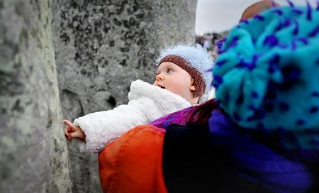Đón bình minh ngày dài nhất trong năm tại Stonehenge ảnh 9