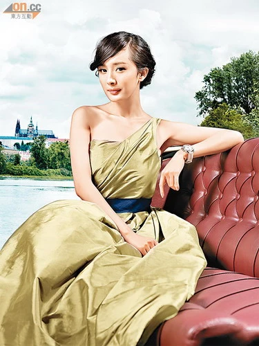Dương Mịch kiếm bộn tiền nhờ quảng cáo đồng hồ ảnh 1 Dương Mịch kiếm bộn tiền nhờ quảng cáo đồng hồ ảnh 1