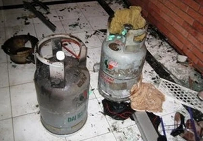 Nổ gas nghiêm trọng gây cháy lớn tại ngõ Ngọc Hà ảnh 1 Nổ gas nghiêm trọng gây cháy lớn tại ngõ Ngọc Hà ảnh 1
