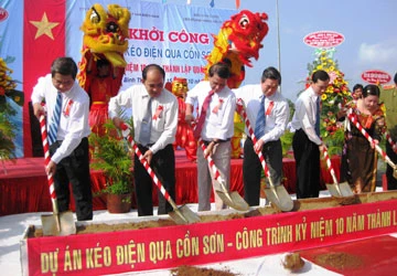 Chung tay, chia sẻ trách nhiệm mang ánh sáng điện vượt sông Hậu ảnh 1 Chung tay, chia sẻ trách nhiệm mang ánh sáng điện vượt sông Hậu ảnh 1