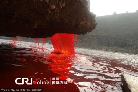 Trung Quốc: Bất ngờ xuất hiện “dòng sông máu” ảnh 2 Trung Quốc: Bất ngờ xuất hiện “dòng sông máu” ảnh 2
