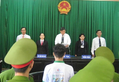 Chùm ảnh: Phiên xử sơ thẩm lần 3 kỳ án vườn mít: Mai bị tuyên tù chung thân ảnh 3 Chùm ảnh: Phiên xử sơ thẩm lần 3 kỳ án vườn mít: Mai bị tuyên tù chung thân ảnh 3