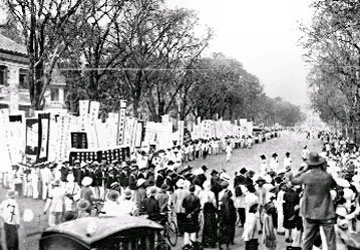 “Phan Châu Trinh hiện đại một cách lạ lùng!” ảnh 1 “Phan Châu Trinh hiện đại một cách lạ lùng!” ảnh 1