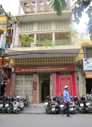Người đàn bà tặng hơn 5.000 lượng vàng cho cách mạng ảnh 2 Người đàn bà tặng hơn 5.000 lượng vàng cho cách mạng ảnh 2