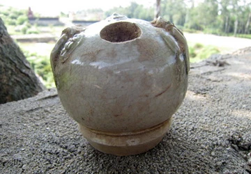 Đào móng tường phát hiện hố chôn gốm sứ cổ độc đáo ảnh 3