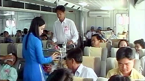 Với chương trình khuyến mãi chưa từng có này, Vietnam Airlines hy vọng sẽ kéo lại lượng khách đi du lịch bằng đường hàng không nhiều hơn. (Ảnh: Ca Hảo) Với chương trình khuyến mãi chưa từng có này, Vietnam Airlines hy vọng sẽ kéo lại lượng khách đi du lịch bằng đường hàng không nhiều hơn. (Ảnh: Ca Hảo)