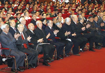 Tổng Bí thư Nông Đức Mạnh: Uy tín trước dân là thước đo chủ yếu ảnh 2 Tổng Bí thư Nông Đức Mạnh: Uy tín trước dân là thước đo chủ yếu ảnh 2