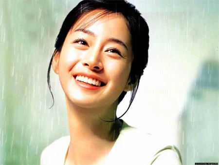 Kim Tae Hee luôn rạng rỡ với nụ cười thiên thần. Ảnh: Newsen.