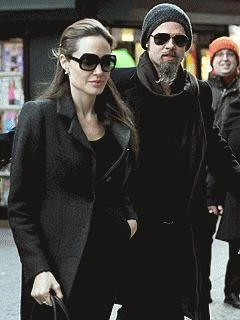 Brad và Angelina tay trong tay đi kiện báo lá cải ảnh 2 Mô tả ảnh.