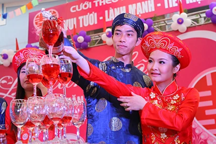 Hào hứng đám cưới tập thể “siêu” tiết kiệm tại Hà Nội ảnh 8 Hào hứng đám cưới tập thể “siêu” tiết kiệm tại Hà Nội ảnh 8