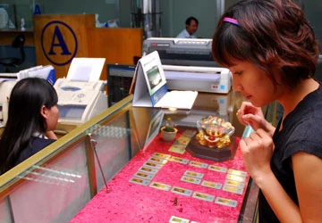 Tranh thủ đẩy mạnh huy động vàng giờ chót ảnh 1 Tranh thủ đẩy mạnh huy động vàng giờ chót ảnh 1