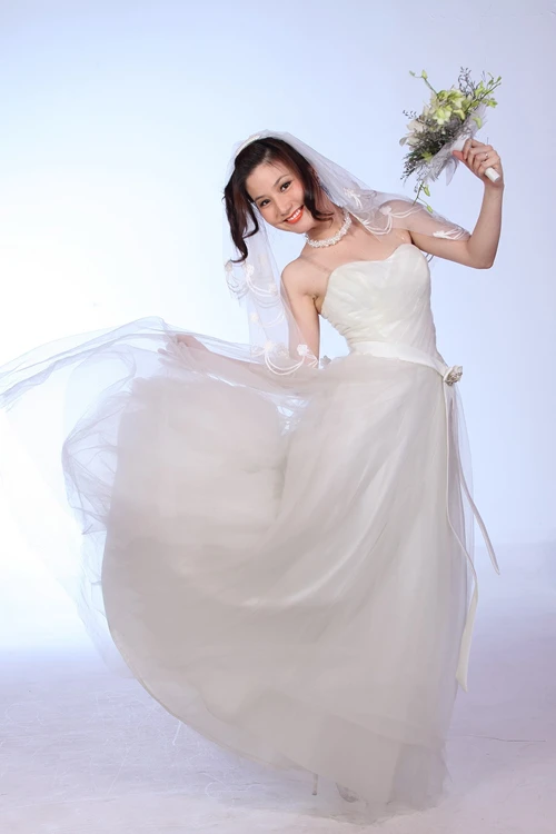 Diễm My 9X e thẹn khi làm cô dâu ảnh 3