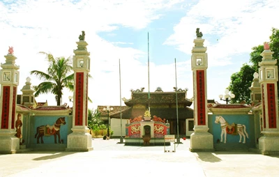 Đền thờ Vua Mai tại Thị Trấn Nam Đàn.