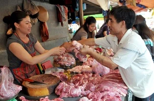 Giá thịt heo, gà “dựa hơi” lễ tết ảnh 1