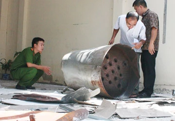 Lò hơi nổ bay qua bảy nhà, một người tử vong ảnh 1 Lò hơi nổ bay qua bảy nhà, một người tử vong ảnh 1