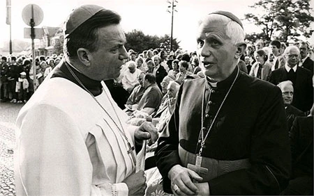 Nhìn lại cuộc đời Giáo hoàng Benedict XVI ảnh 5 Nhìn lại cuộc đời Giáo hoàng Benedict XVI ảnh 5