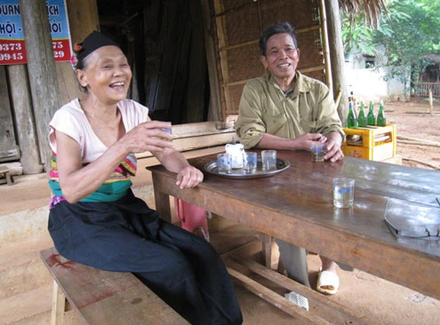 Ông lão suýt mất mạng vì bảo vệ chim trời ảnh 2