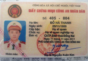 CSGT vay nợ bằng thẻ ngành giả ảnh 2 CSGT vay nợ bằng thẻ ngành giả ảnh 2
