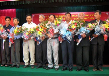 Đủ kiểu trả thù người tố cáo tham nhũng ảnh 1 Đủ kiểu trả thù người tố cáo tham nhũng ảnh 1