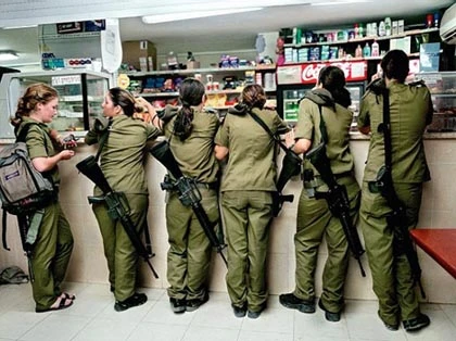 Nữ binh sĩ Israel khoe thân trên mạng ảnh 1 Nữ binh sĩ Israel khoe thân trên mạng ảnh 1