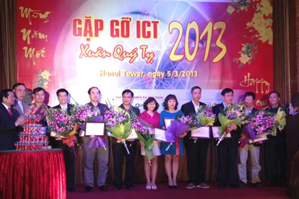 Công bố 10 doanh nghiệp ICT tiêu biểu nhất năm 2012 ảnh 1 Công bố 10 doanh nghiệp ICT tiêu biểu nhất năm 2012 ảnh 1