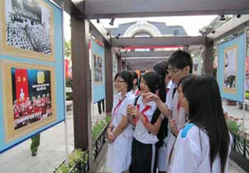 Tổng kết cuộc vận động “Tuổi trẻ Việt Nam học tập và làm theo lời Bác” ảnh 1 Tổng kết cuộc vận động “Tuổi trẻ Việt Nam học tập và làm theo lời Bác” ảnh 1