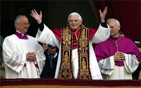 Nhìn lại cuộc đời Giáo hoàng Benedict XVI ảnh 2 Nhìn lại cuộc đời Giáo hoàng Benedict XVI ảnh 2