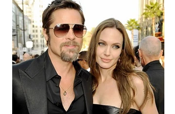 Cặp đôi Brad-Angelina vẫn đang tay trong tay? ảnh 1 Cặp đôi Brad-Angelina vẫn đang tay trong tay? ảnh 1