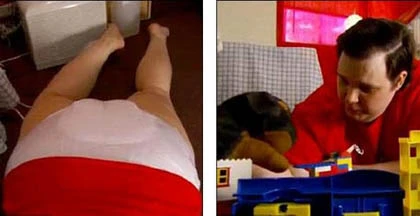 Chàng trai 31 tuổi vẫn đóng bỉm, bú bình, ngậm ti ảnh 4 Chàng trai 31 tuổi vẫn đóng bỉm, bú bình, ngậm ti ảnh 4