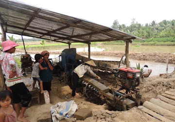 Cơn sốt khai thác đất mặt ruộng ở Trà Vinh ảnh 1 Cơn sốt khai thác đất mặt ruộng ở Trà Vinh ảnh 1