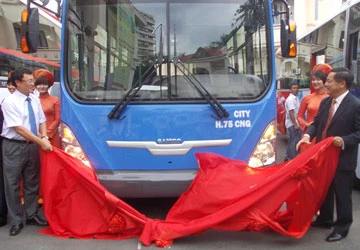 Ra mắt xe buýt CNG đầu tiên lắp ráp tại Việt Nam ảnh 1 Ra mắt xe buýt CNG đầu tiên lắp ráp tại Việt Nam ảnh 1
