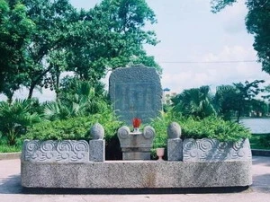 Sửa thơ trên bia mộ Trần Tế Xương ảnh 1
