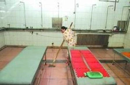 Cô làm công việc ở một phòng mát-xa với công rẻ mạt. Những nhà vô địch Trung Quốc: Từ đỉnh cao về đáy xã hội