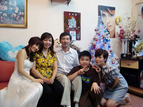 Ca sĩ Yến Trang cùng gia đình