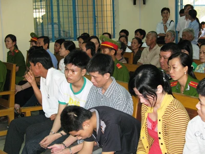 Tường thuật phiên xử phúc thẩm vụ vợ chồng Giang - Thơm hành hạ bé Hào Anh ảnh 5 Tường thuật phiên xử phúc thẩm vụ vợ chồng Giang - Thơm hành hạ bé Hào Anh ảnh 5