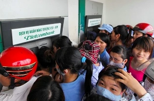 Vụ Phí “đè” chủ thẻ ATM: Doanh nghiệp thừa nhận hưởng lợi ảnh 1 Vụ Phí “đè” chủ thẻ ATM: Doanh nghiệp thừa nhận hưởng lợi ảnh 1