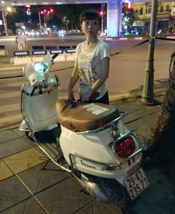 Tông xe vào cảnh sát, bỏ cả bạn gái để bỏ chạy ảnh 1 Tông xe vào cảnh sát, bỏ cả bạn gái để bỏ chạy ảnh 1