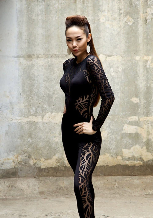 Minh Hằng - nữ hoàng jumpsuit của showbiz Việt ảnh 2 Minh Hằng - nữ hoàng jumpsuit của showbiz Việt ảnh 2