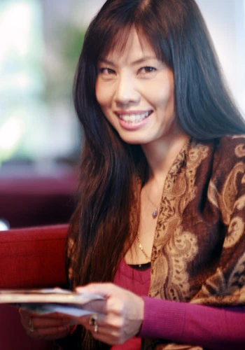 Hồ Lệ Thu: Đằng sau nụ cười là niềm đau đang được che giấu... Hồ Lệ Thu: Đằng sau nụ cười là niềm đau đang được che giấu...