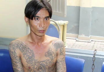 CSGT quật ngã cướp có hung khí ảnh 1 CSGT quật ngã cướp có hung khí ảnh 1