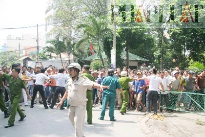 Chùm ảnh: Hiện trường vụ bắt cóc học sinh trường mầm non ảnh 4 Chùm ảnh: Hiện trường vụ bắt cóc học sinh trường mầm non ảnh 4