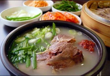 Vì sao không nên ăn nhiều canh xương hầm? ảnh 1