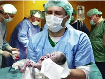 Bà mẹ Séc sinh hạ 5 em bé ảnh 1