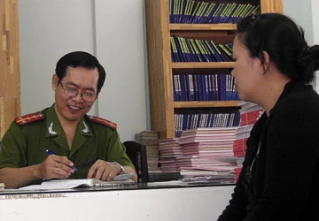 Công an xin lỗi người bị hành ảnh 1 Công an xin lỗi người bị hành ảnh 1