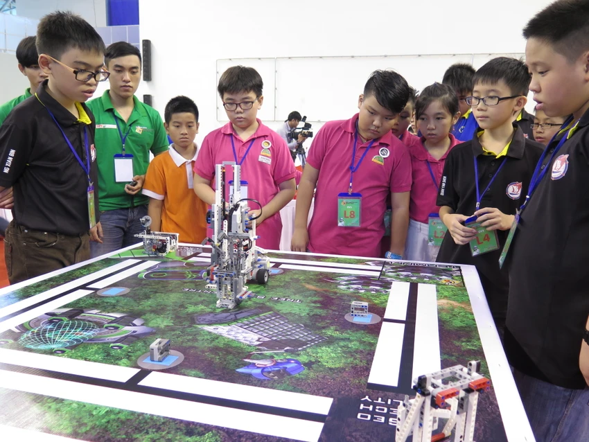 Ngày hội Robocon Quốc tế 2015 quy tụ 121 đội thi ảnh 2 Ngày hội Robocon Quốc tế 2015 quy tụ 121 đội thi ảnh 2