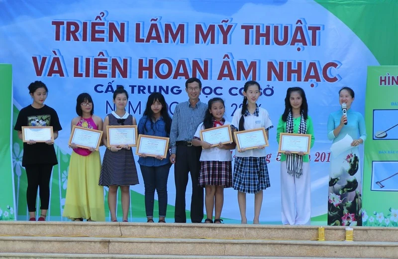 Mê mẩn nghe học sinh THCS hát dân ca ảnh 15 Mê mẩn nghe học sinh THCS hát dân ca ảnh 15