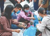 Giảng viên kín mít khẩu trang, tất tả lên đường làm thanh tra 