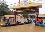 Nhiều trường giảm học phí, tặng học bổng cho sinh viên vùng lũ