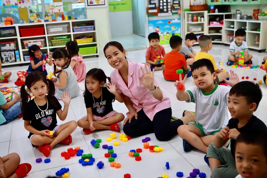 Cận cảnh ngày đầu tiên trẻ mầm non, học sinh tiểu học ở TP.HCM được đến trường ảnh 9 Cận cảnh ngày đầu tiên trẻ mầm non, học sinh tiểu học ở TP.HCM được đến trường ảnh 9